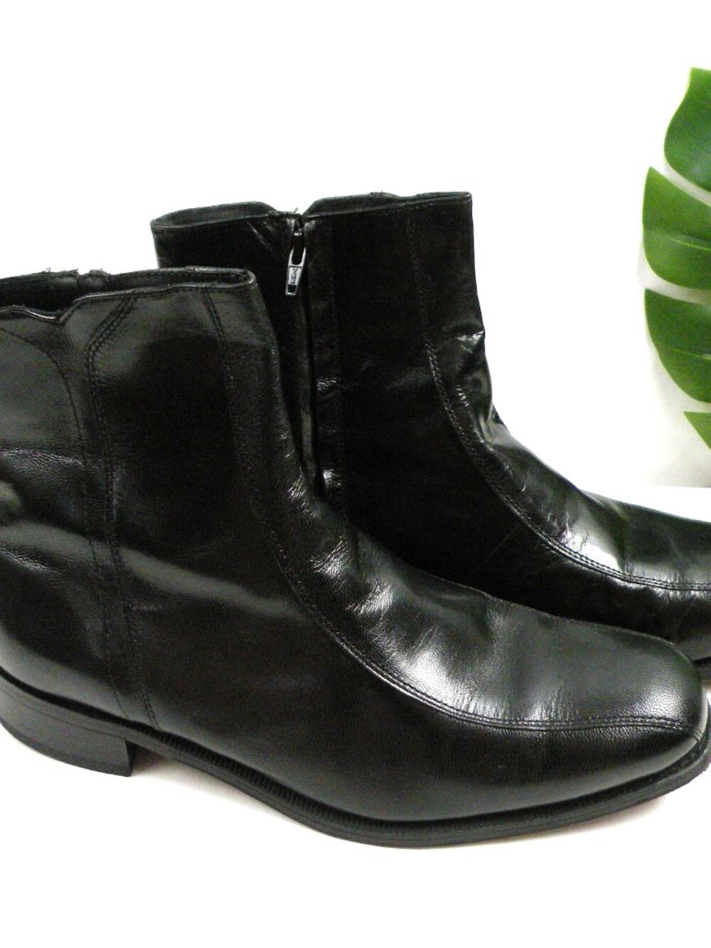 Worn Once, Florsheim Mens size 12D Black Leather Beatle Boots with zipper